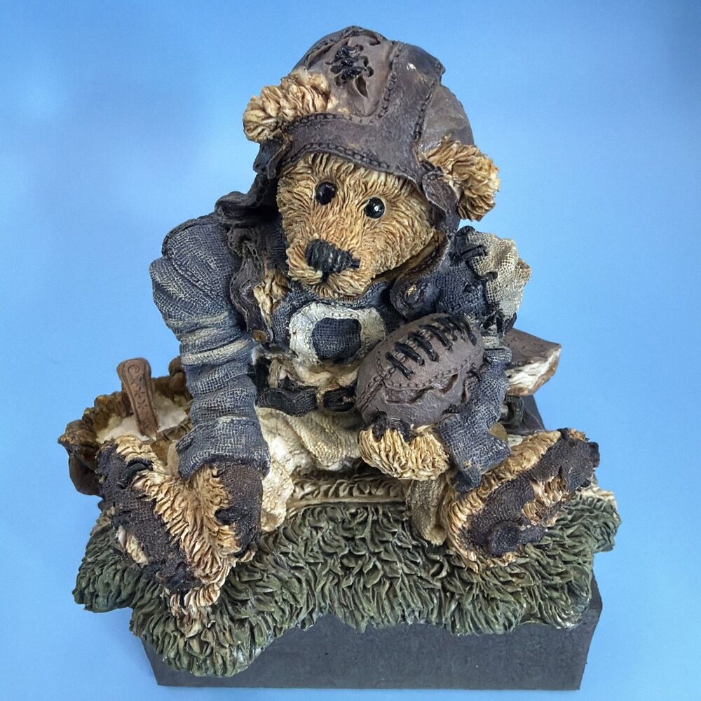 1994 Boyds Bears And Friends Knute & The Gridiron Style# 2245